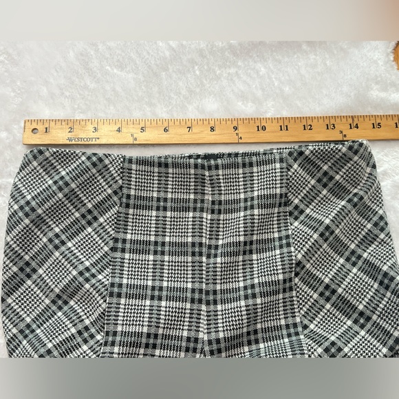 Forever 21 Size Medium Stretch Pull-on Skinny Pants. Plaid Black, gray, white - Picture 4 of 8